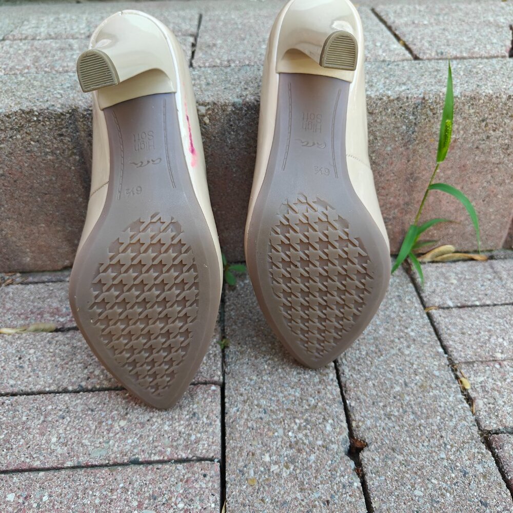 Beige heels - Picture 4 of 5